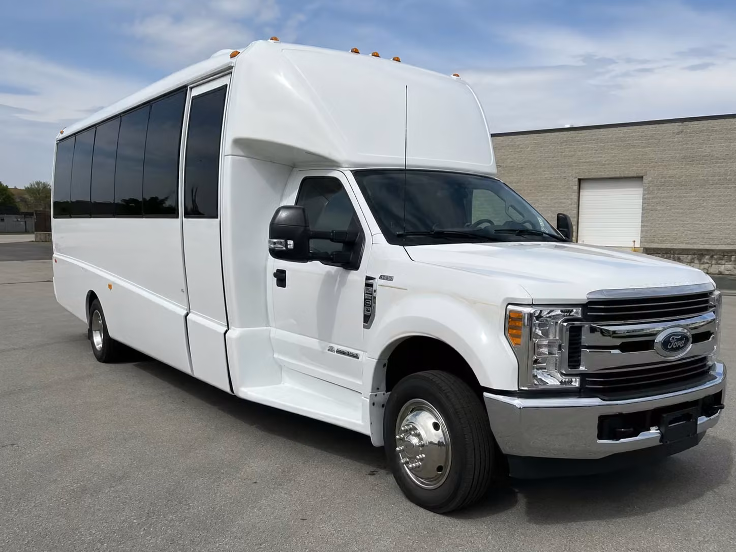 minibus rentals for rochester youth group trips to oxbow park and zollman zoo